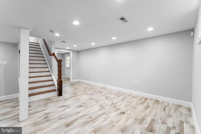 Building Photo - 5803 Ravenswood Rd