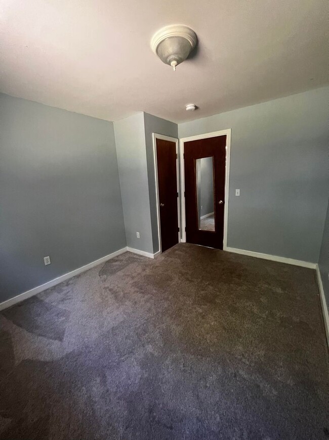 Building Photo - 2BD/1BA Freeport Apartment