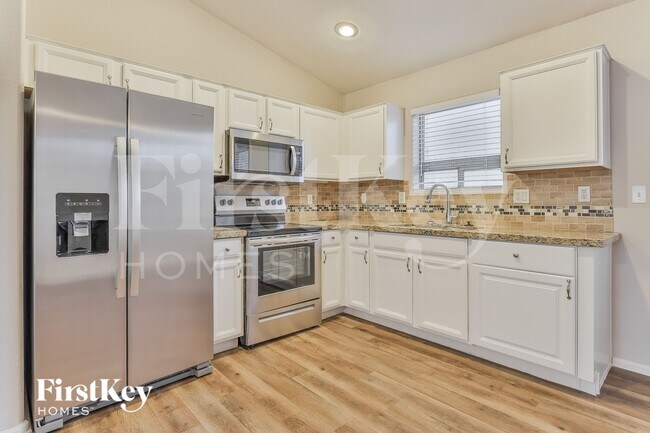 Building Photo - 425 W Jersey Way