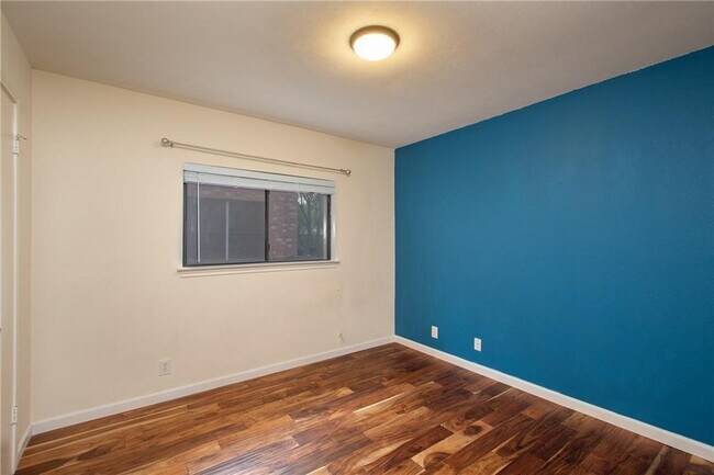 Building Photo - 12810 Bartholdi St