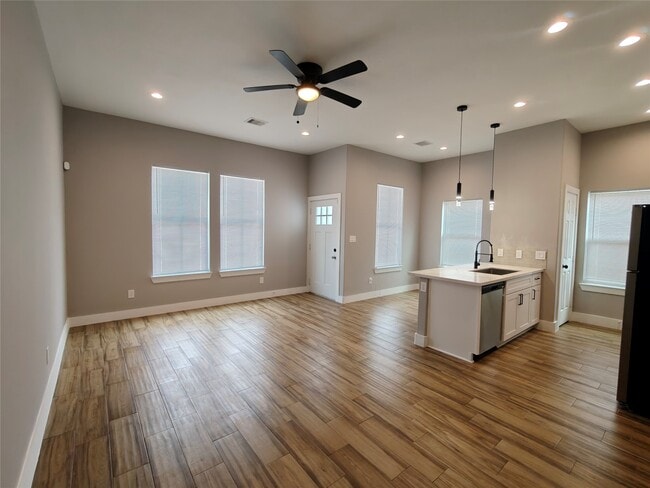 Building Photo - 4124 Vaughn St