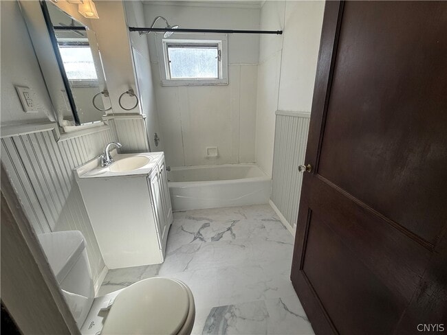 Building Photo - 221 Durston Ave