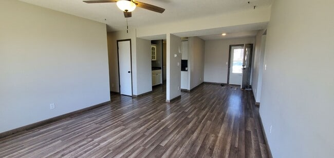 Building Photo - 5 Bedroom Updated Home