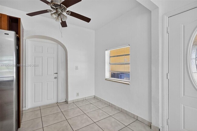 Building Photo - 1498 NE 180th St