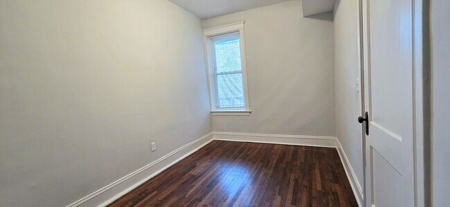 Building Photo - 901 N Leavitt St
