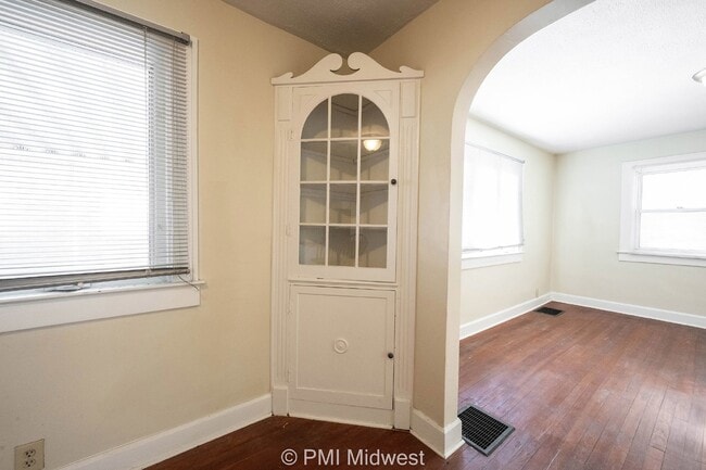 Building Photo - "Charming 2-Bed Home with Gleaming Hardwoo...
