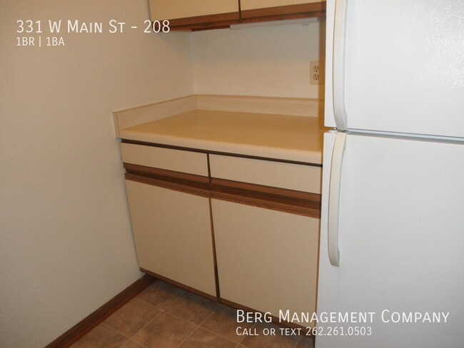 Building Photo - 331 W Main St