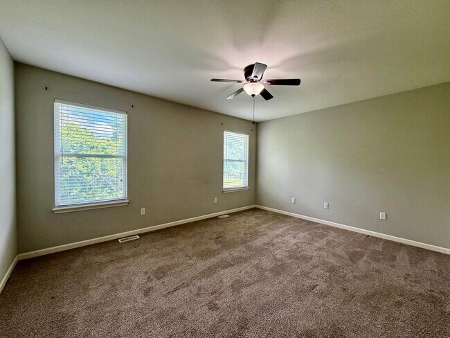 Building Photo - 1204 Louisville Dr