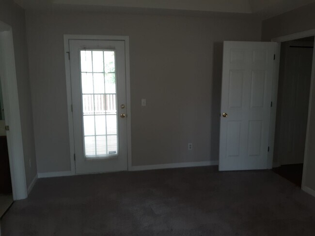 Building Photo - Charming Home in Northeast Columbia - Less...