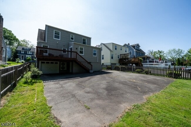 Building Photo - 68 Derwent Ave