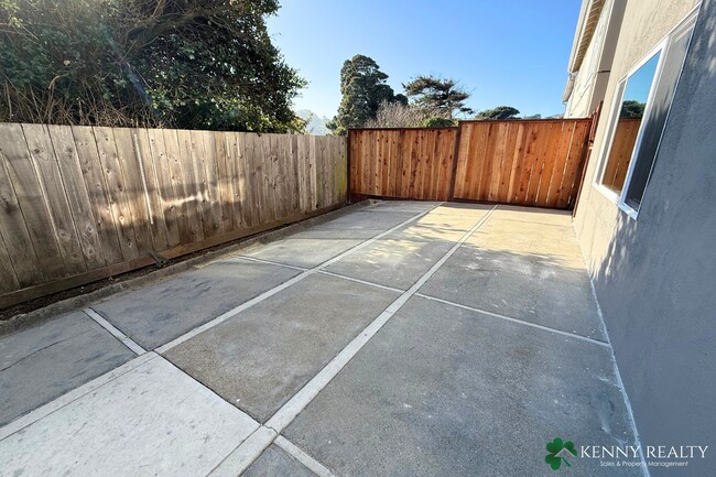 Building Photo - Bright Multi-Level 4BR Home with Two Primary Bedrooms