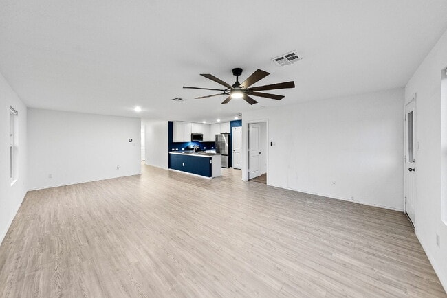 Building Photo - 2 WEEKS FREE RENT with any Lease Signed by April 30th 2026!!!