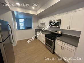 Building Photo - 16070 W Sunset Blvd