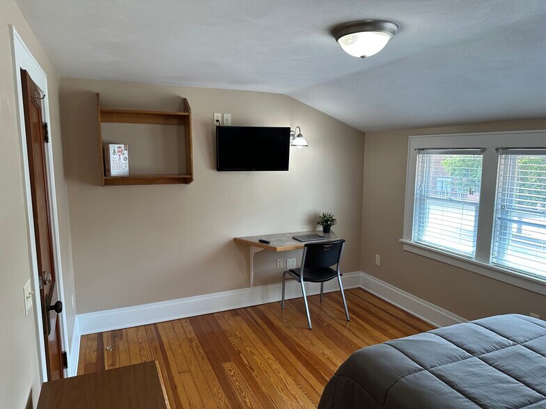 Building Photo - 4 Water St