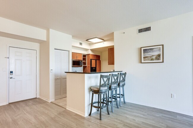 Building Photo - 802 W Windward Way