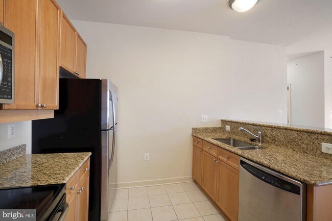 Building Photo - 525 Belmont Bay Dr