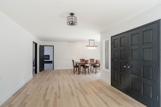 Building Photo - 13140 Delson Ct
