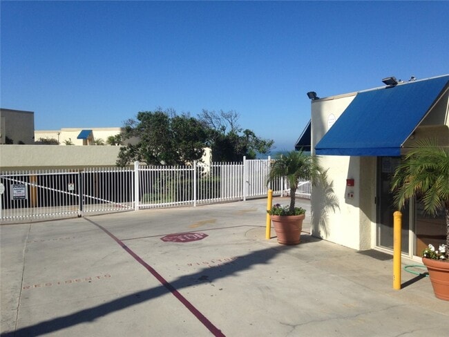 Building Photo - 711 CA-1