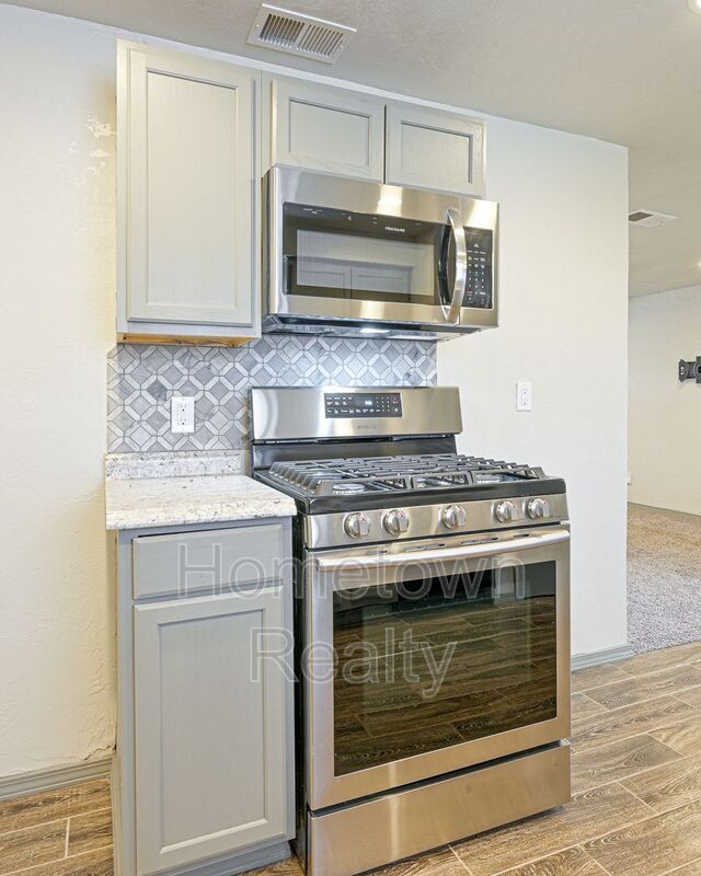 Building Photo - 2124 S Sunnylane Rd