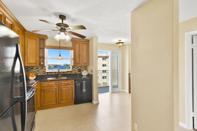 Building Photo - 3114 S Ocean Blvd