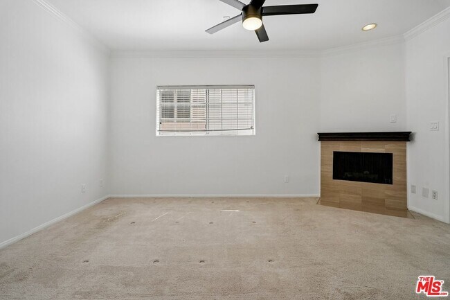Building Photo - 2205 S Bentley Ave