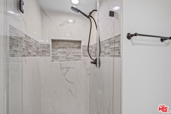 Building Photo - 1850 Midvale Ave