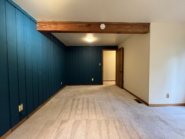 Building Photo - Vintage Urban Farmhouse 3 Bd 1 Bath home! Large bonus room & Balcony!  Surrounded by trees on lar...