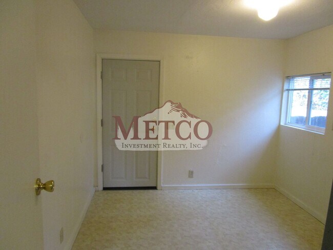 Building Photo - 01605