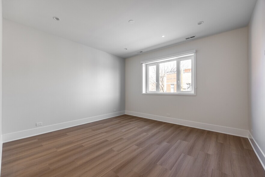 Building Photo - 1610 W Grand Ave