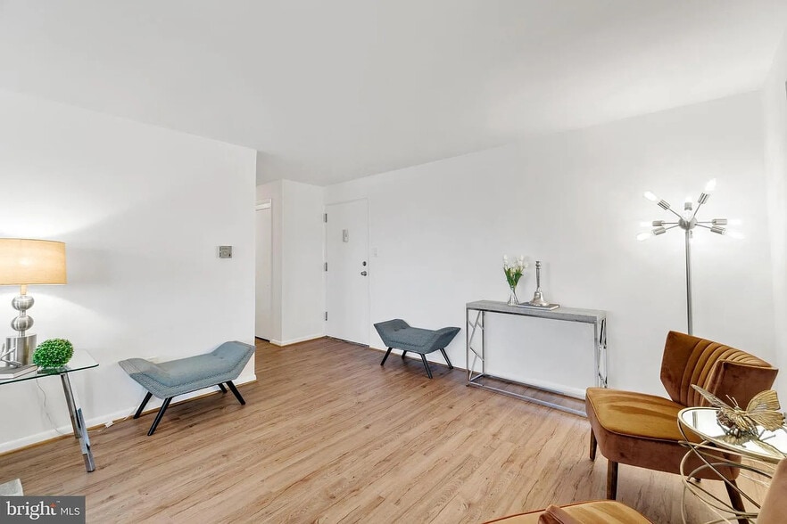 Building Photo - 5111 8th Rd S