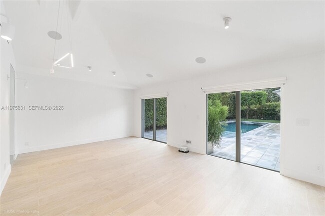 Building Photo - 555 NE 52nd Terrace