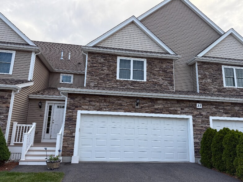 Primary Photo - 37 Bristol Cir