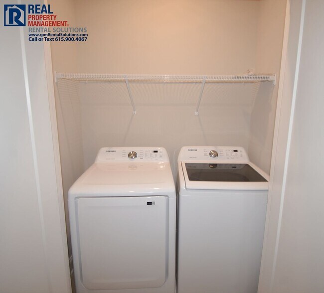 Building Photo - Gorgeous and modern 2 bedroom townhome in the heart of Murfreesboro w/ neighborhood pool, hi-spee...