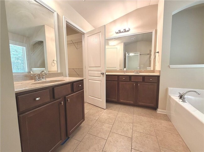 Building Photo - 6215 Crested Moss Dr