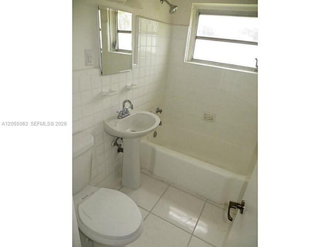 Building Photo - 5851 SW 28th St