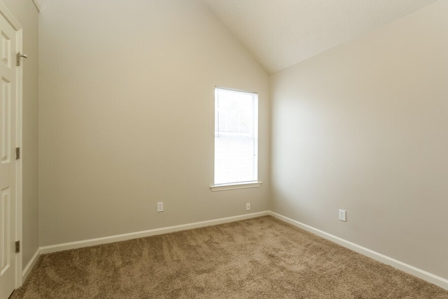 Building Photo - 650 Compton Ln