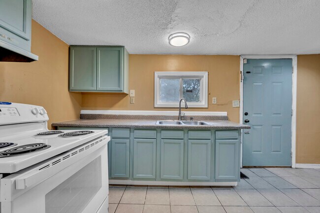 Building Photo - 805 29th St SW