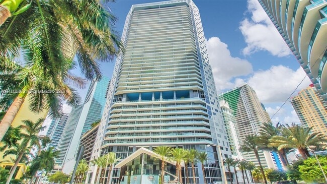 Building Photo - 1300 Brickell Bay Dr