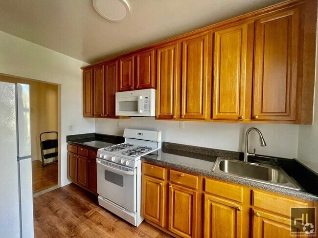 Building Photo - 620 W 171st St