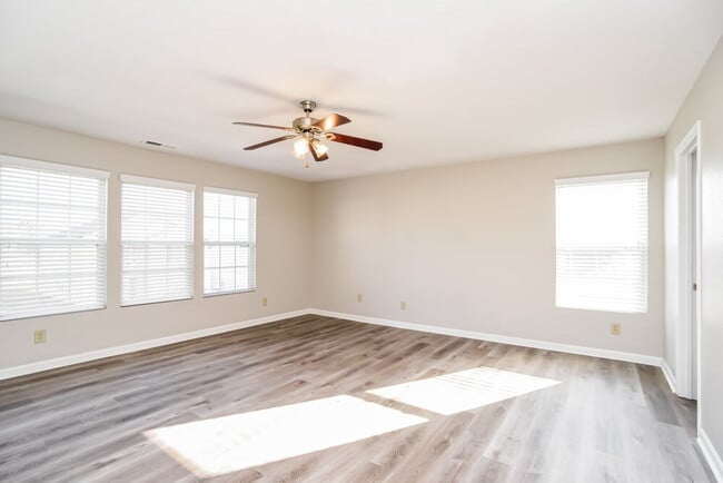 Building Photo - 2818 Royal Fern Ln