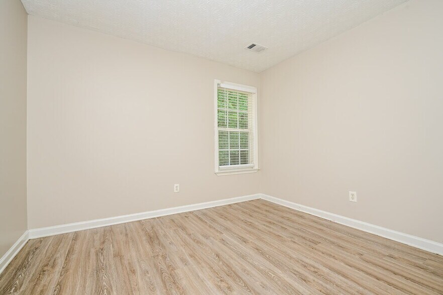 Building Photo - 330 Fieldstone Ln