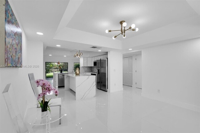 Building Photo - 3843 Alcantara Ave