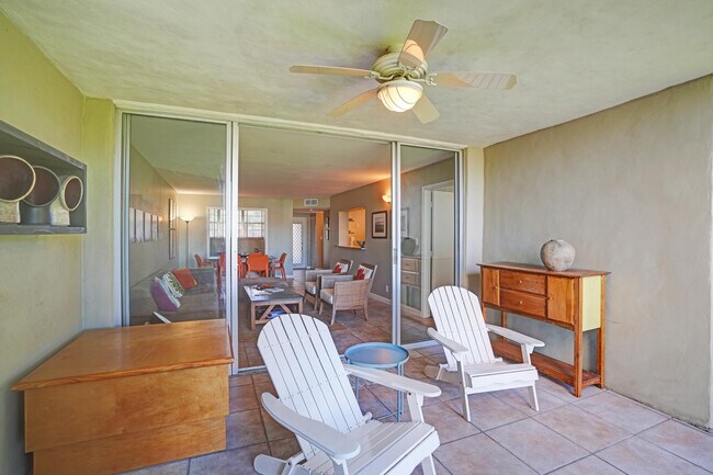 Building Photo - 1831 Sabal Palm Dr