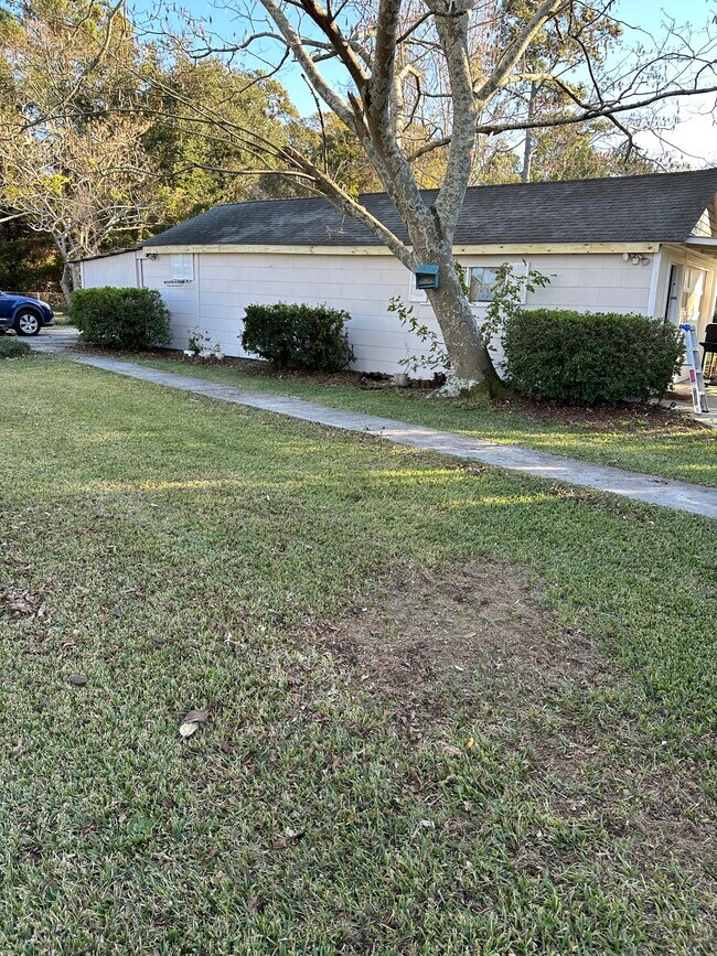 Building Photo - 1601 S 41st St