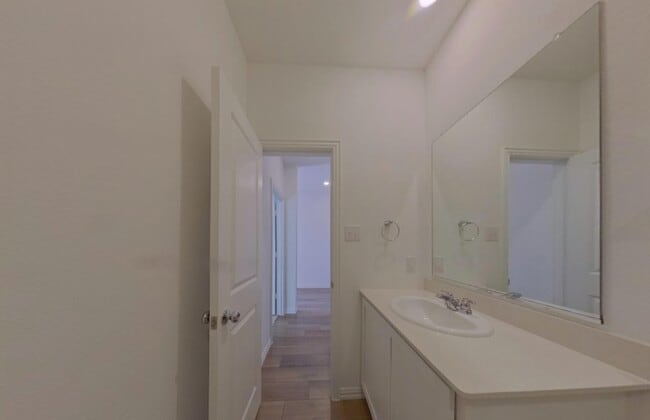 Building Photo - Beautifully Renovated 4-Bedroom Home with Premium Finishes