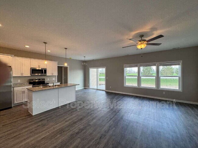 Building Photo - 8796 Elmont Cv