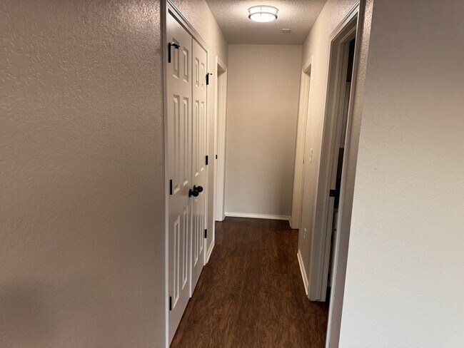 Building Photo - 323 S 12th St