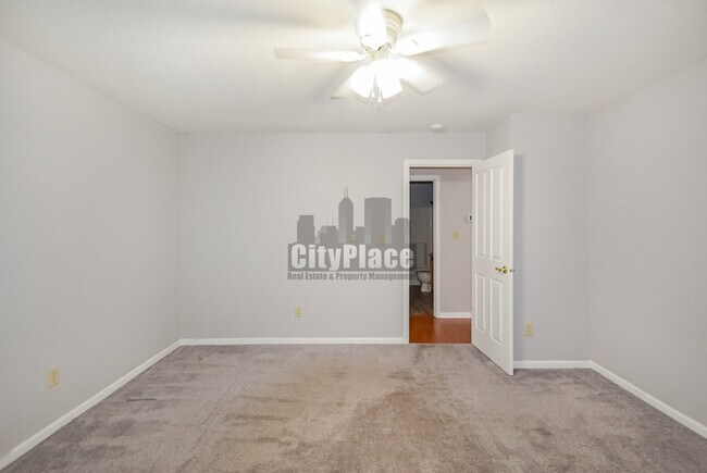 Building Photo - 740 Sweet Creek Dr