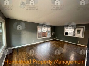 Building Photo - 651