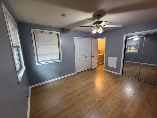 Building Photo - 714 8th Ave